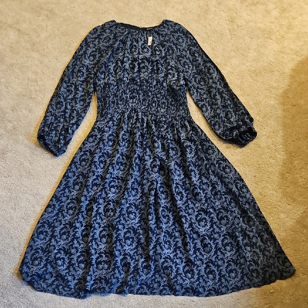 Madewell NWT Navy/White Floral Bubble Sleeve Dress With Smocking at Waist